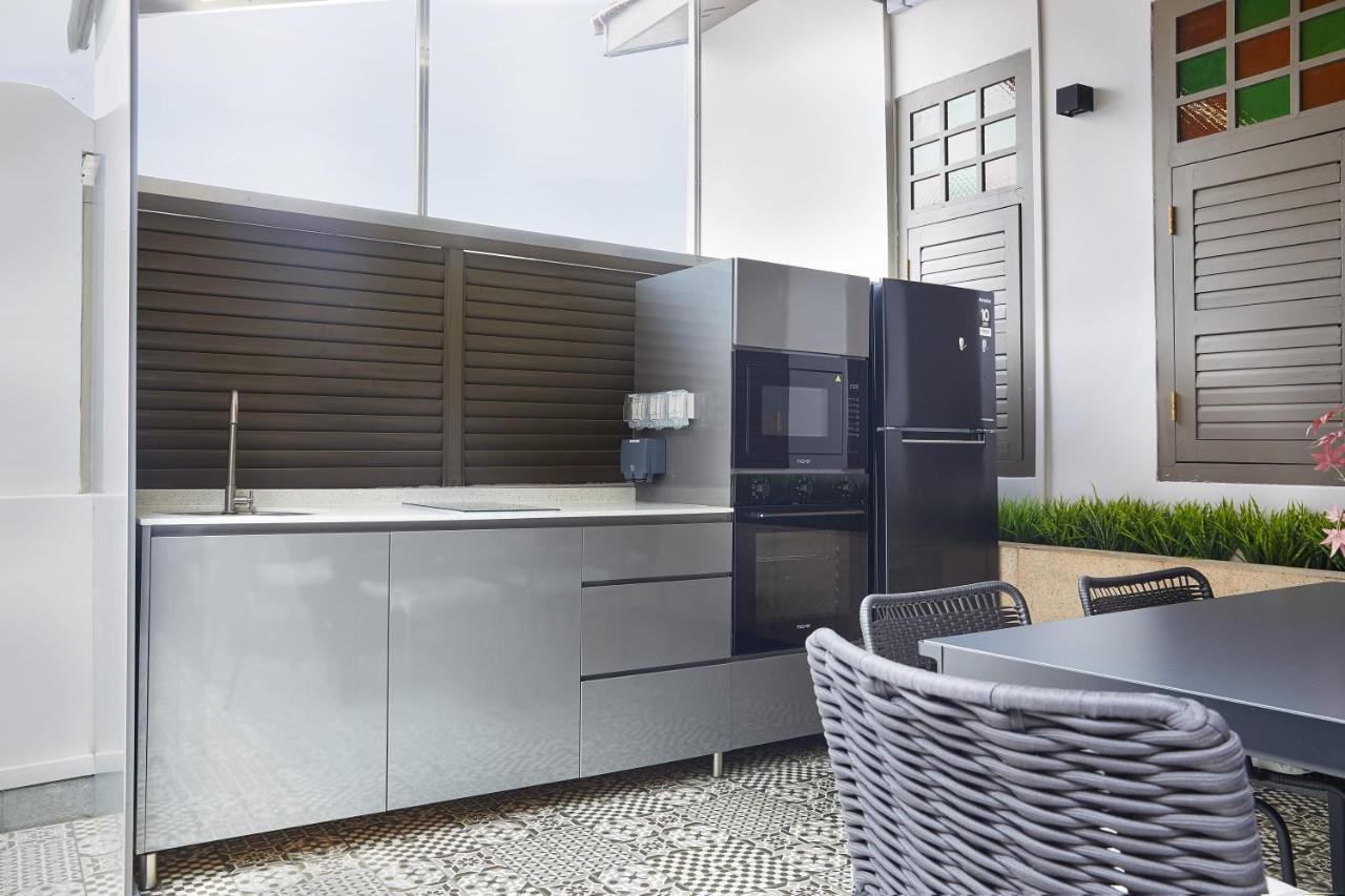 Khách sạn Dash Living Rochor 3*