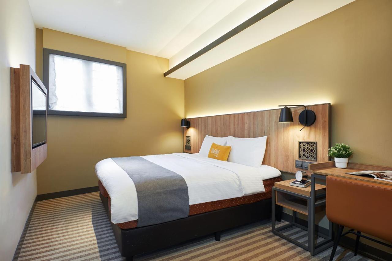 Khách sạn Dash Living Rochor 3*